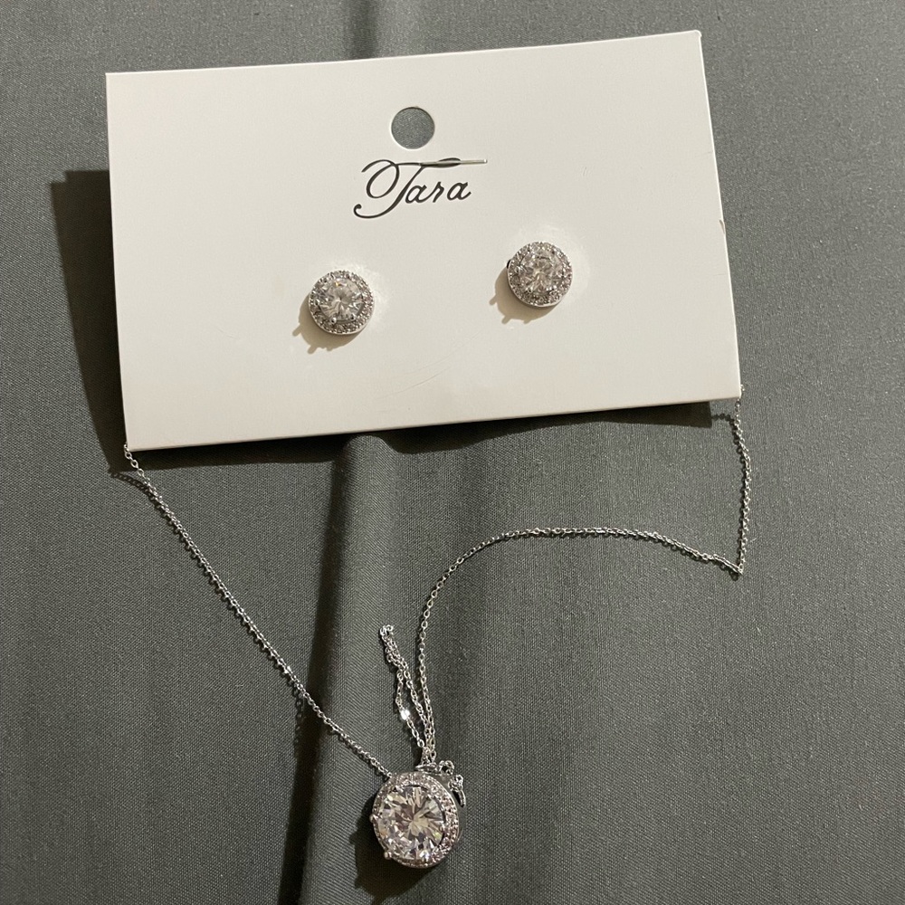 Tara Earrings and necklace